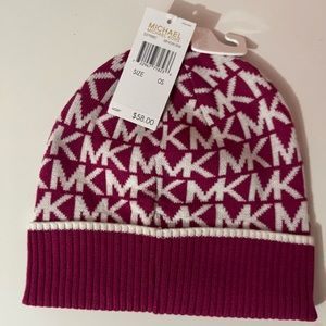 MICHAEL KORS DEEP FUCHSIA CREAM SIGNATURE LOGO BEANIE HAT, NWT